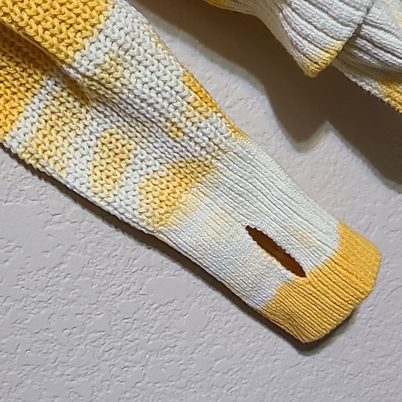 White and Yellow Tie dye knitted sweater - Picture 4 of 5